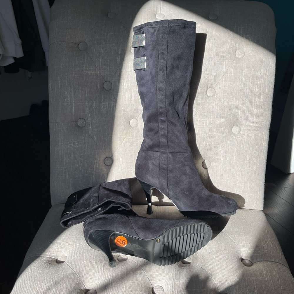 New! BCBG Woman Heeled Suede Black Boots. 9.5 - Picture 10 of 10